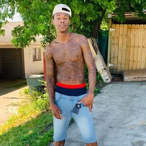 Meet your Posher, Dominique